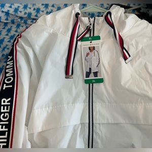 NWT Tommy Hilfiger wind breaker size XL